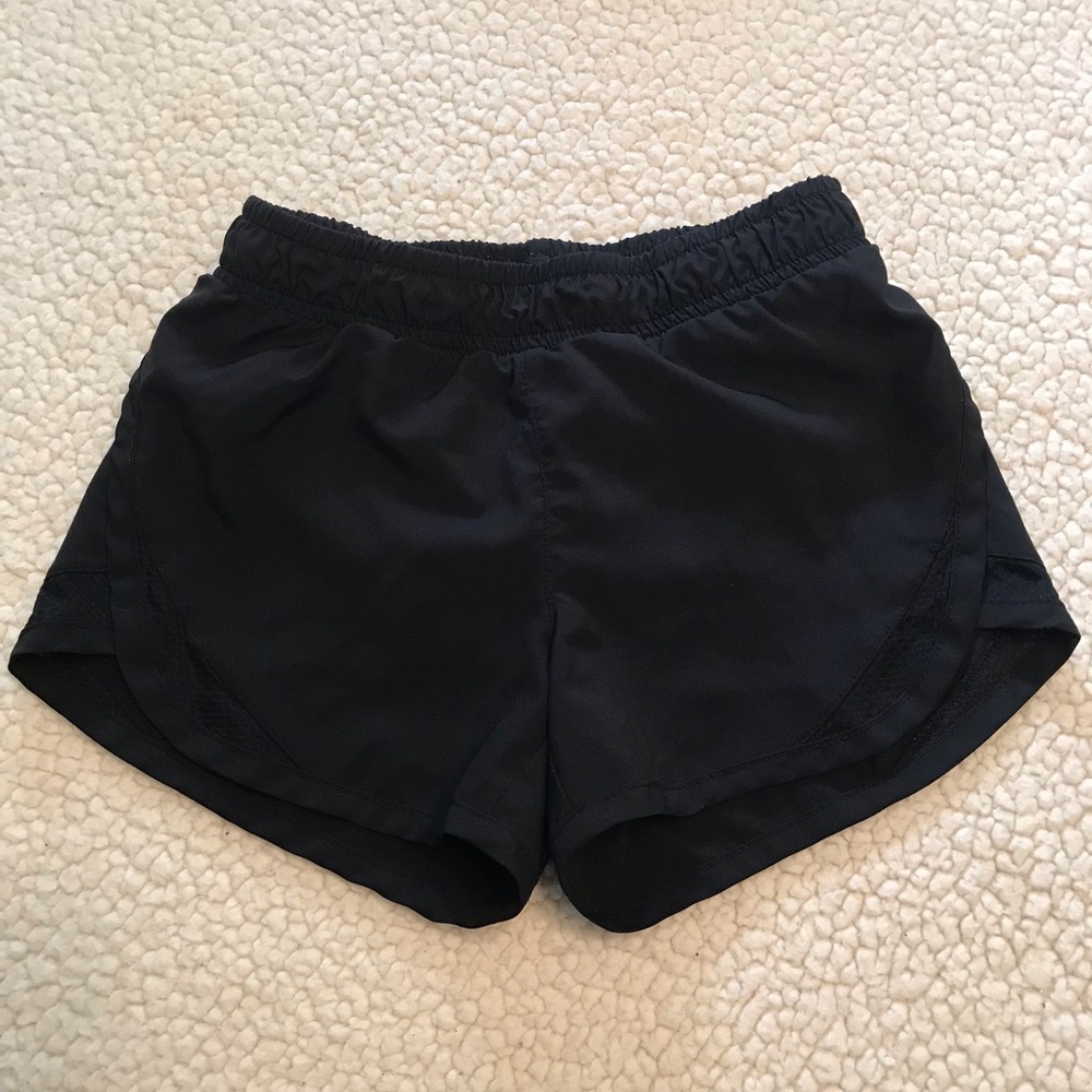 Old Navy Active Wear Dri-Fit Black Shorts
Size 6 / 7 Small
Elastic stretch waist